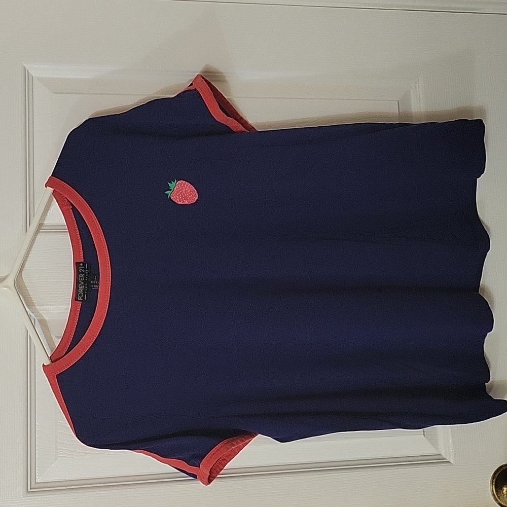 Strawberry tee forever 21 plus